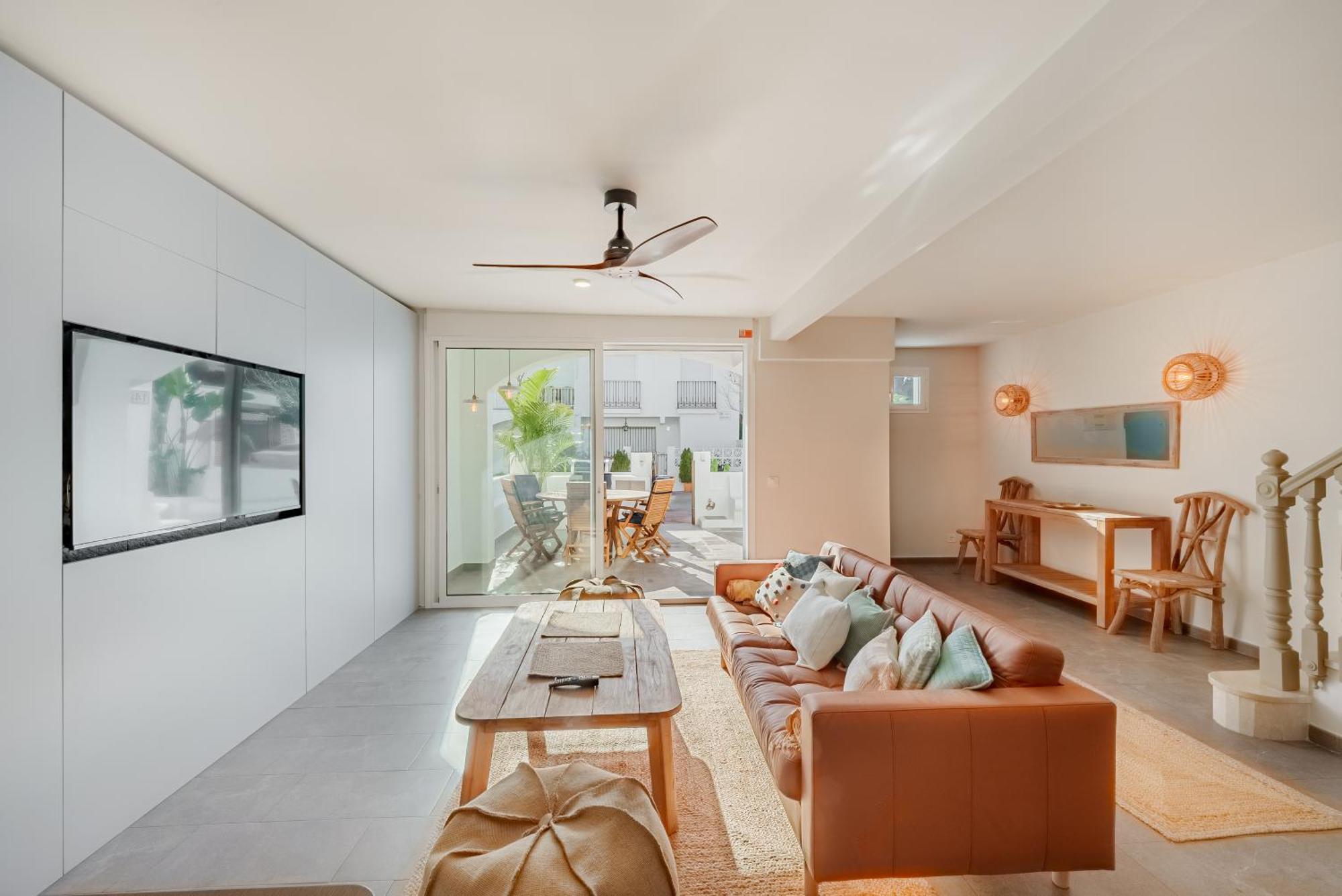 La Familia Beach House La Cala Ла-Кала-де-Михас Экстерьер фото