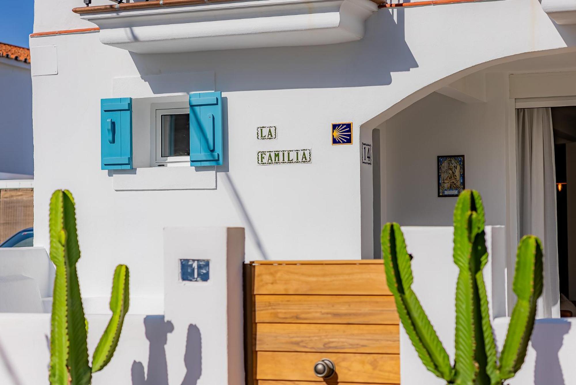 La Familia Beach House La Cala Ла-Кала-де-Михас Экстерьер фото