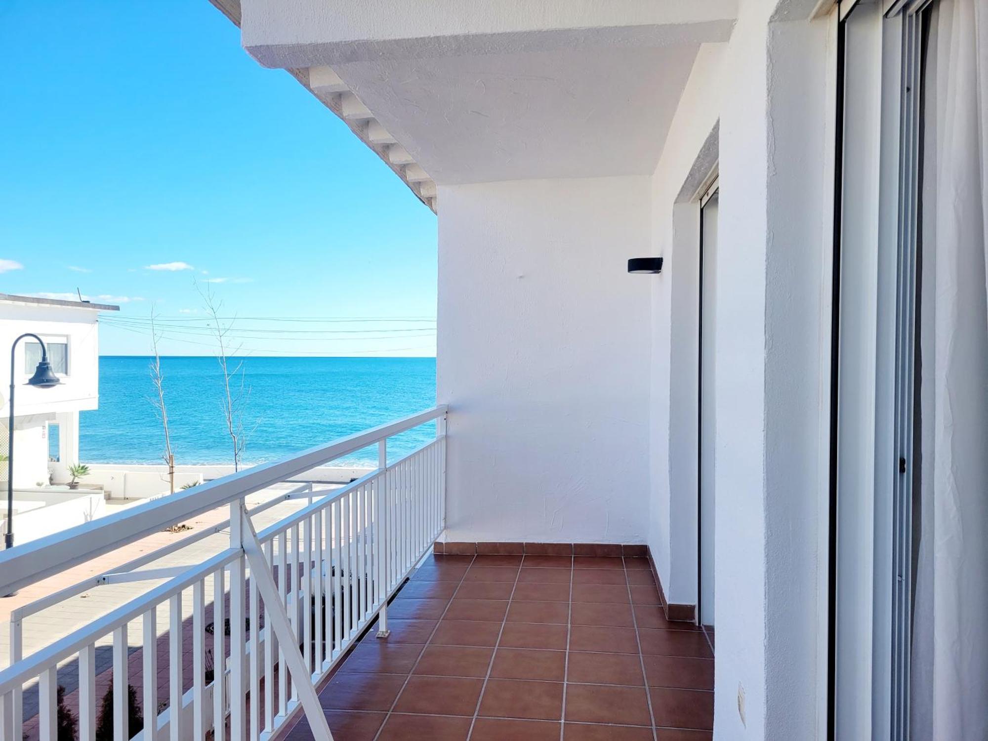 La Familia Beach House La Cala Ла-Кала-де-Михас Экстерьер фото