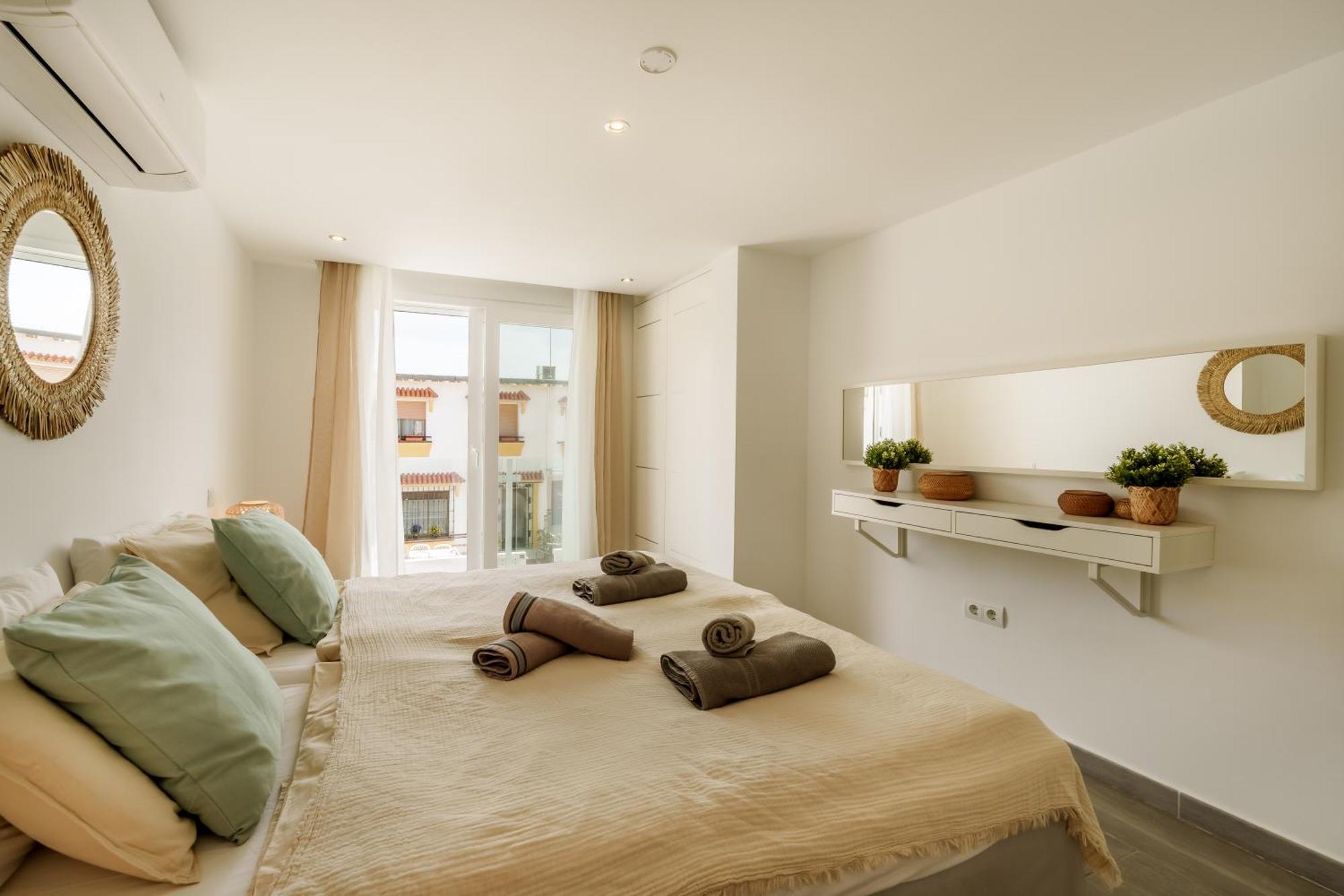La Familia Beach House La Cala Ла-Кала-де-Михас Номер фото
